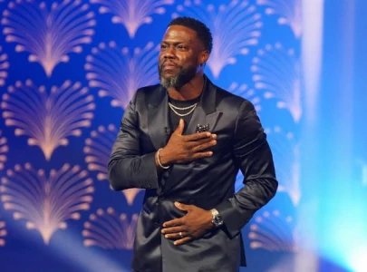kevin hart honoured with kennedy center s mark twain prize for humour