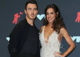 kevin jonas solo debut brings danielle jonas to tears at fenway kevin jonas solo debut brings danielle jonas to tears at fenway