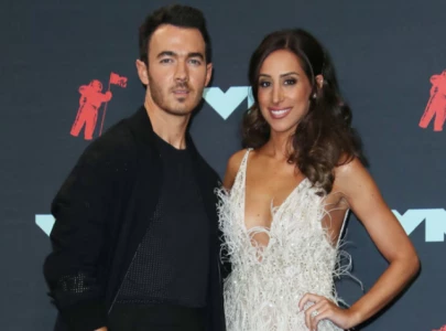 kevin jonas solo debut brings danielle jonas to tears at fenway kevin jonas solo debut brings danielle jonas to tears at fenway