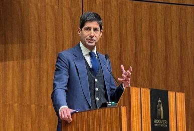 file photo former us federal reserve governor kevin warsh speaks during a monetary policy conference at stanford university s hoover institution in palo alto california us may 9 2025 reuters