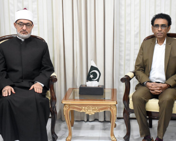 education minister dr khalid maqbool siddiqui meets egyptian grand mufti dr nazir mohamed ayad in islamabad photo courtesy ministry of federal education and professional training