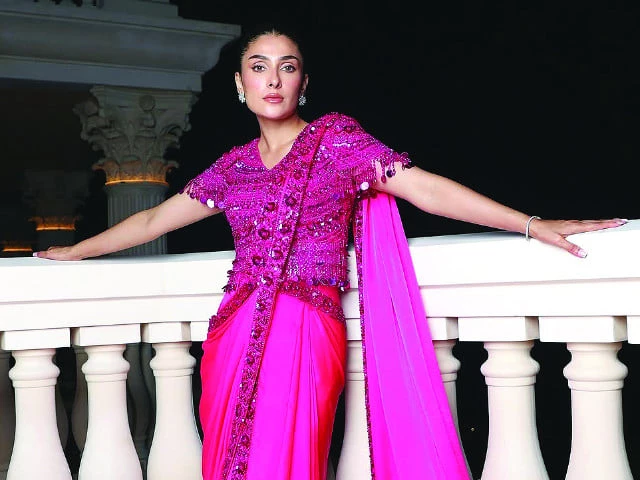 dubai sees ayeza s pink charm photo instagram dubai sees ayeza s pink charm photo instagram
