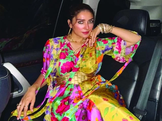 ayeza stars in humraaz photo instagram ayeza stars in humraaz photo instagram
