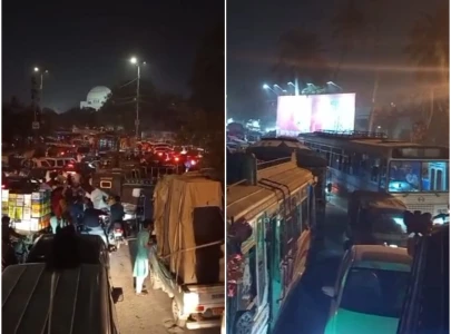 thousands stranded in traffic jam at karachi s numaish chowrangi
