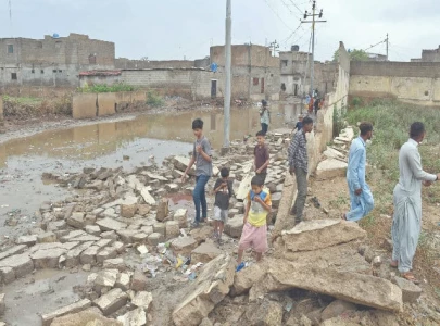 rain throws metro into disarray