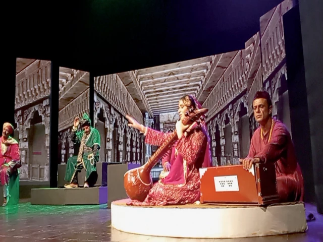 play on khusrau s legacy charms spectators play on khusrau s legacy charms spectators