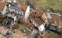 33 dead as tornadoes ravage central us