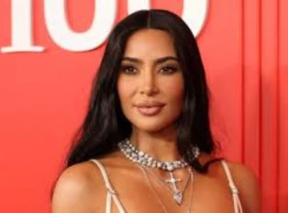 kim kardashian thinks she s becoming a full robot with no emotion after 2016 paris robbery