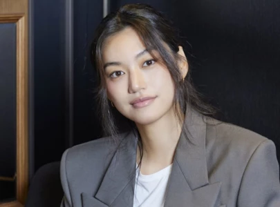 kim do yeon wins blue dragon best new actress award after breaking idol to actor stereotypes