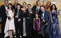modern family s eric stonestreet says costar s relationship inspired him to find love