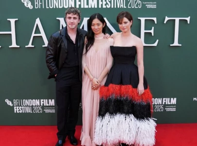 chloe zhao reveals how the cast and crew of hamnet dealt with emotions on set