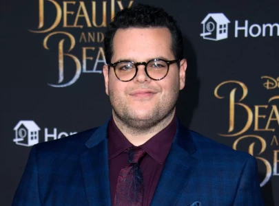 josh gad joins margot robbie and bradley cooper for star packed ocean s 1 prequel