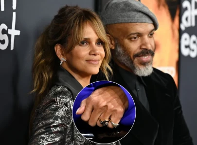 halle berry is finally engaged to van hunt after dating for nearly six years