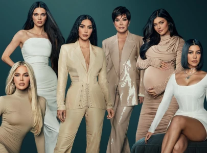 khlo kardashian says she and her sisters don t track debt they just take turns paying