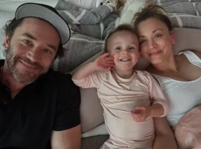 kaley cuoco on sleeping in separate beds with fianc tom pelphrey has been a game changer