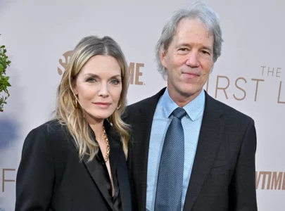 david e kelley vowed not to work with wife michelle pfeiffer until margot s got money troubles