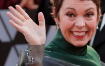 olivia colman says hollywood ss still afraid of queer stories while promoting jimpa