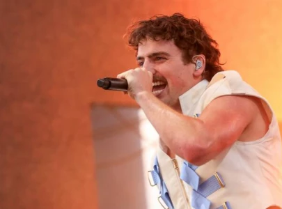 previously unseen american idol duet featuring benson boone finally airs