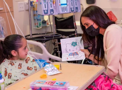 meghan markle makes surprise visit to children s hospital los angeles meghan markle makes surprise visit to children s hospital los angeles