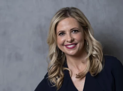 sarah michelle gellar urges fans not to read leaked buffy reboot script