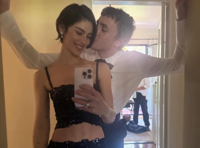 paul mescal kisses gracie abrams in sweet oscars selfie