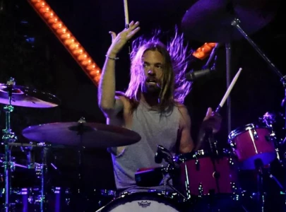 taylor hawkins death everything to know about foo fighters drummer s final days