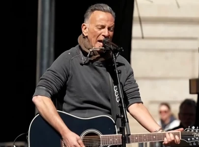 bruce springsteen sings streets of minneapolis at no kings rally in minnesota