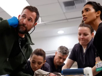 noah wyle breaks silence on supriya ganesh s exit from the pitt after season 2