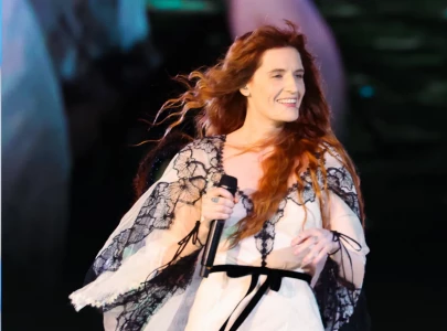 florence the machine partners with planned parenthood on tour to support abortion rights