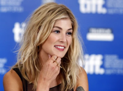 rosamund pike to make broadway debut with inter alia after sold out london success rosamund pike to make broadway debut with inter alia after sold out london success
