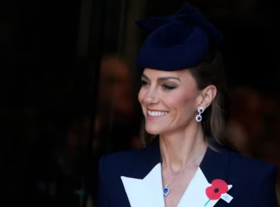 kate middleton honours fallen soldiers in subdued fashion on anzac day