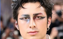 hudson williams makeup artist responds to met gala backlash after viral black swan look