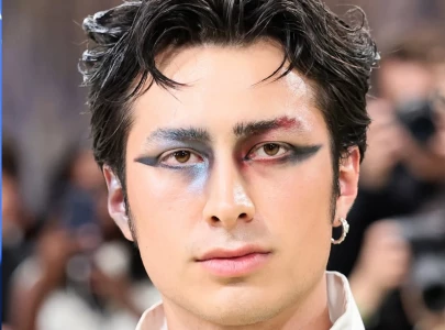 hudson williams makeup artist responds to met gala backlash after viral black swan look