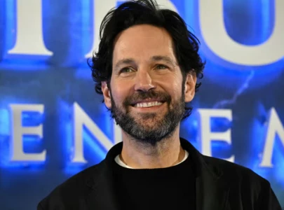 paul rudd auctions off avengers doomsday premiere tickets for 100 000 at charity event