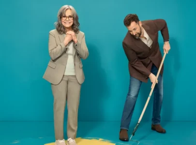 noah wyle reunites with er co star sally field as the pitt star reflects on medical drama legacy noah wyle reunites with er co star sally field as the pitt star reflects on medical drama legacy