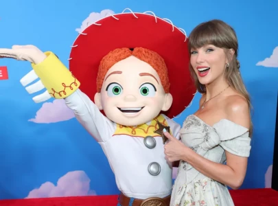 taylor swift makes radio chart history with toy story 5 song i knew it i knew you taylor swift makes radio chart history with toy story 5 song i knew it i knew you