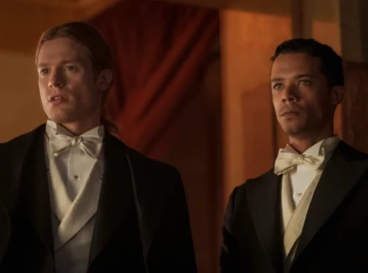 interview with the vampire stars tease new chapter for louis and lestat interview with the vampire stars tease new chapter for louis and lestat