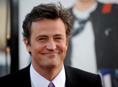 matthew perry s grave receives friends tribute plaque more than two years after his death
