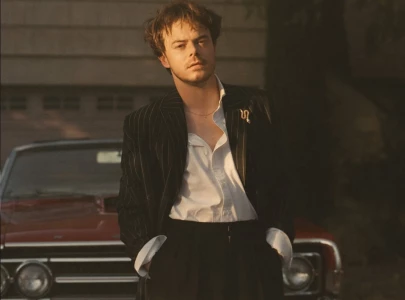 charlie heaton recalls emotional last day on set of stranger things