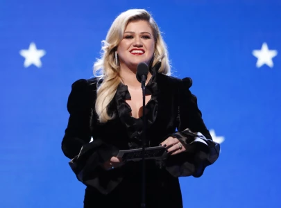 kelly clarkson covers kpop demon hunters hit what it sounds like kelly clarkson covers kpop demon hunters hit what it sounds like