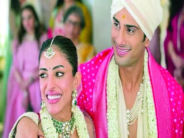 couple opted for pastel hued ensembles photo file couple opted for pastel hued ensembles photo file