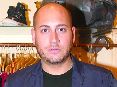 kelly osbourne pays tribute to makeup artist jasen kaplan