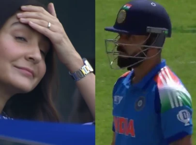 watch anushka sharma stunned by glenn phillips catch to dismiss virat kohli watch anushka sharma stunned by glenn phillips catch to dismiss virat kohli