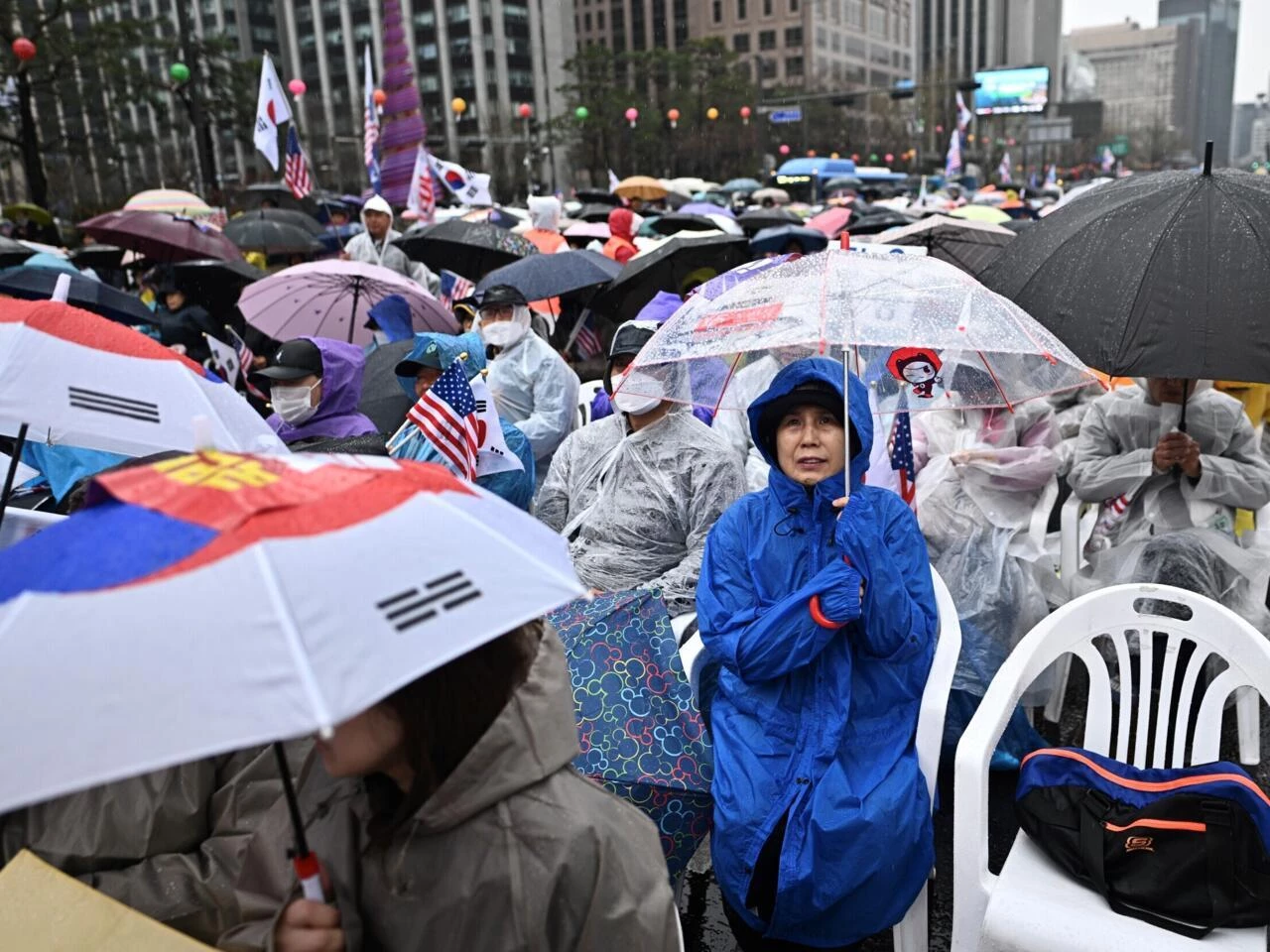 yoon s supporters took to the streets in capital seoul and braved the rain chanting slogans against his removal from office photo afp yoon s supporters took to the streets in capital seoul and braved the rain chanting slogans against his removal from office photo afp