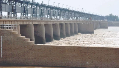 the indus swells into a medium flood downstream of kotri barrage on tuesday fuelled by heavy rains in the upcountry and sindh photo ppi