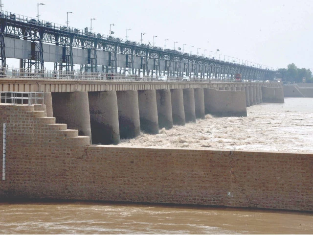 the indus swells into a medium flood downstream of kotri barrage on tuesday fuelled by heavy rains in the upcountry and sindh photo ppi
