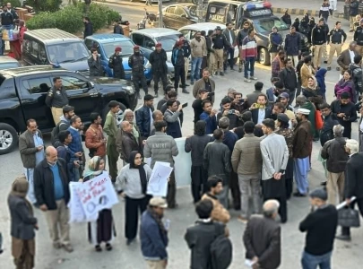 roads to karachi press club blocked as protesters demonstrate against imaan hadi conviction