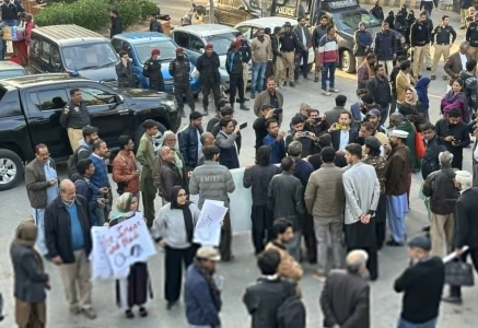 police blocked roads outside kpc over protest against conviction of imaan mazari and hadi ali chattha photo twitter