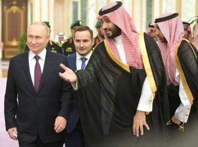 russia and saudi arabia urge all opec powers to join oil cuts