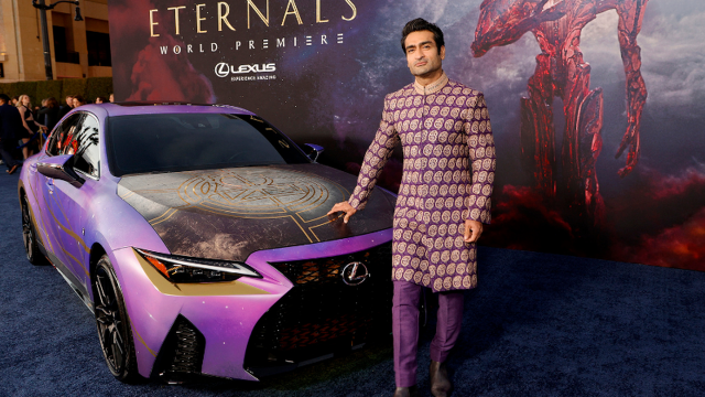 kumail nanjiani pays homage to pakistani roots at eternals premiere kumail nanjiani pays homage to pakistani roots at eternals premiere